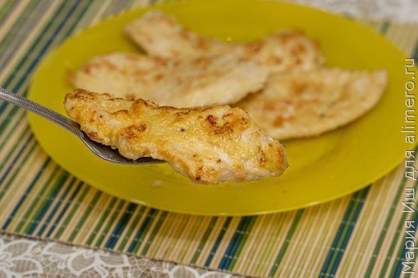 Сочные и ароматные куриные грудки на сковороде - простой рецепт на каждый день