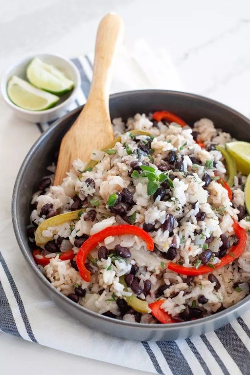 Рис с овощами на сковороде – ароматный постный рецепт