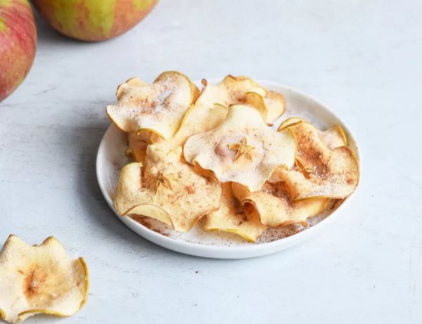 Яблочные чипсы из духовки – полезная закуска для всей семьи