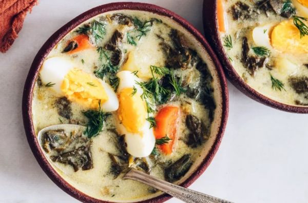 Щавелевый суп с тушенкой и яйцом: классический рецепт
