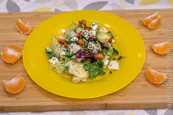 Домашний греческий салат - не классика, но очень вкусно