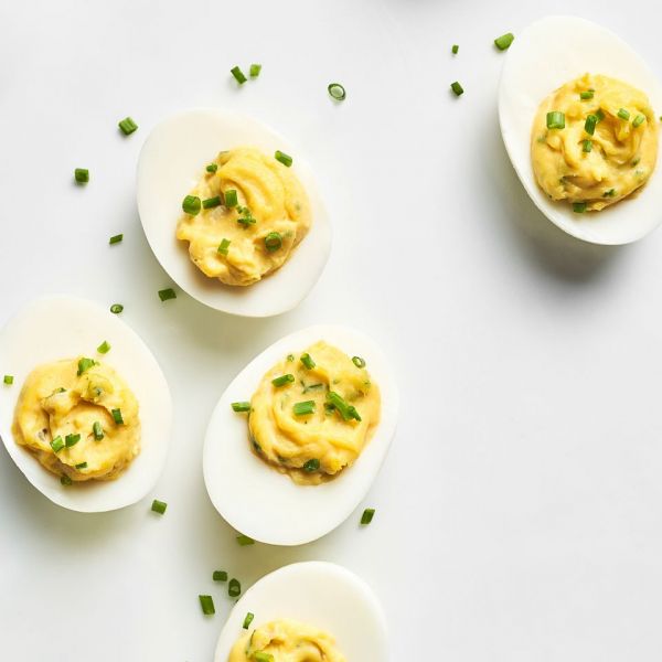 Простые фаршированные яйца для пасхального стола