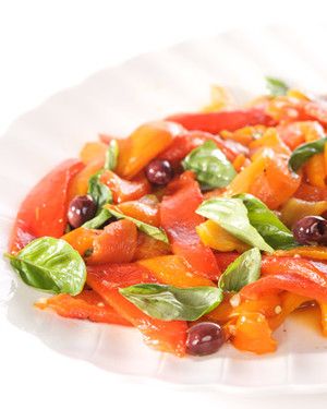 Лёгкий салат из болгарского перца с оливками