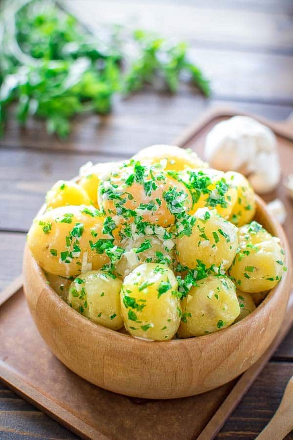 Молодая картошка со сливочной заправкой - просто и вкусно