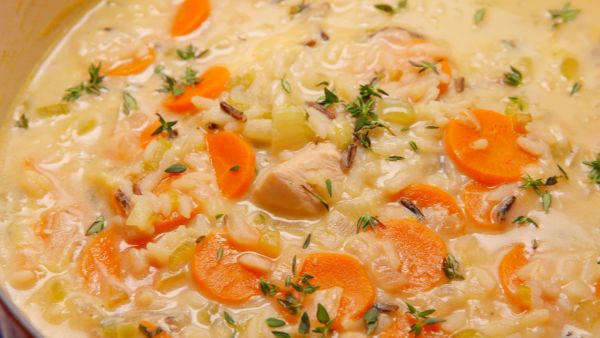 Сливочный суп с курицей и рисом - вкуснее не бывает