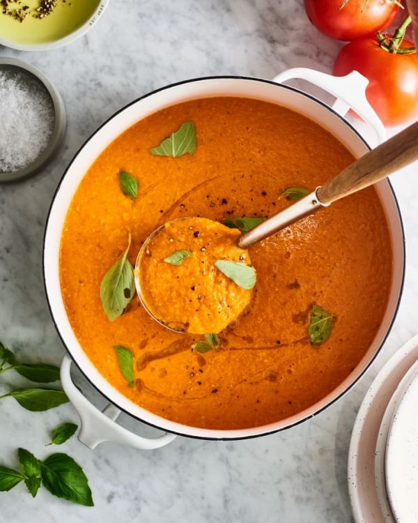 Самый лучший суп из свежих помидоров и базилика