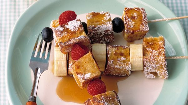 Изысканный завтрак - французские тосты с бананом на шпажках