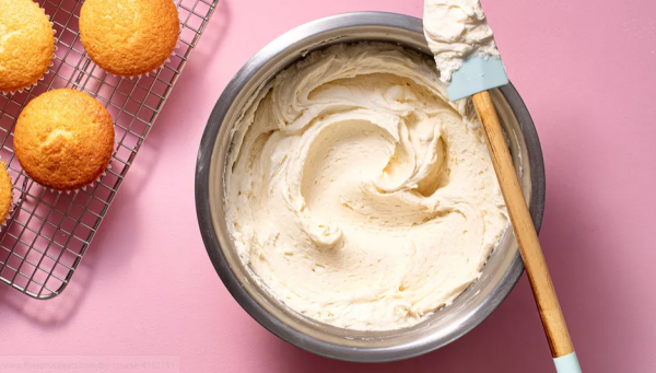 Как приготовить простой и вкусный масляный крем для новогодних десертов